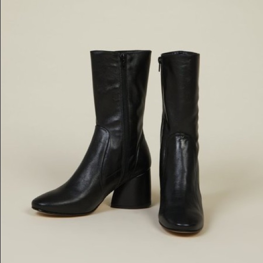 Intentionally Blank Lady Boots 7 Leather NWT